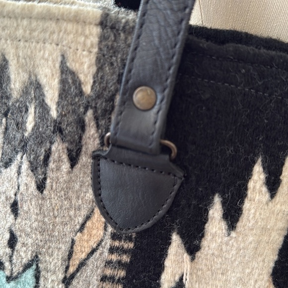 MZ Fair Trade Textiles Artisan Made
100% Wool Hand Crafted Tote Bag - Picture 12 of 15